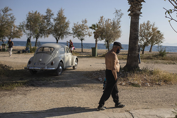 Грчка лакше дише: Атина најавила нове мере после таласа епидемије, али плаже остају затворене до 1. јула?
